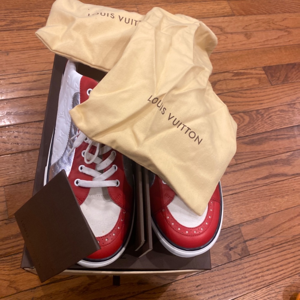 Louis Vuitton Sneakers - Picture 7 of 8